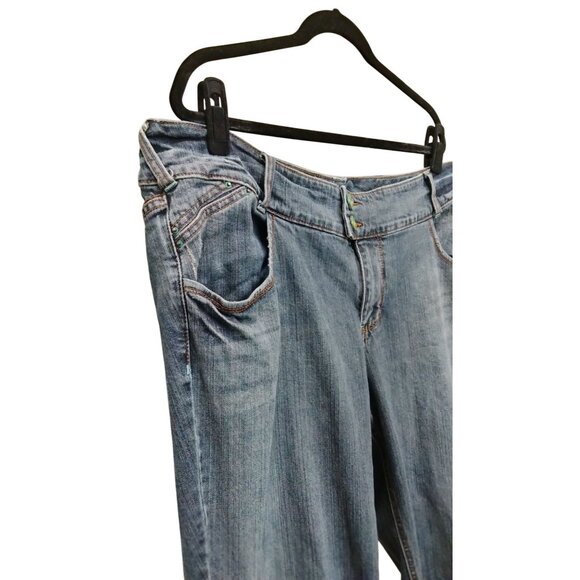 Venezia Size 22 Stretch Denim Capri Jeans Green Button Accents Mid Rise Cropped - Picture 5 of 9